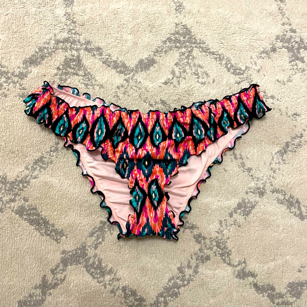 Patterned cheeky bikini bottom scrunched butt